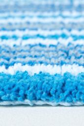 Homescapes Handloomed Striped Cotton Bath Mat in Blue - thumbnail 3