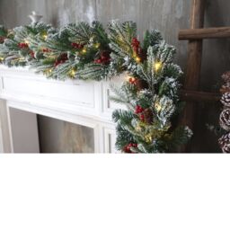 AKA 9ft Christmas garland fireplace natural looking rustic spruce in Green