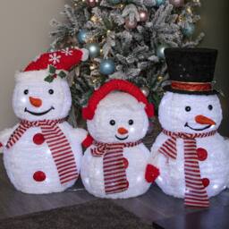 Samuel Alexander 70cm Set of 3 Light up Foldable Cloth Snowmen with 130 White LEDs - thumbnail 3