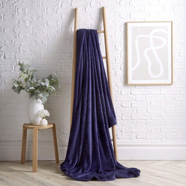 New Edge Blinds Cloud Honeycomb Throw in Navy, 150 x 200cm in Navy - Size: 200 cm x 240 cm