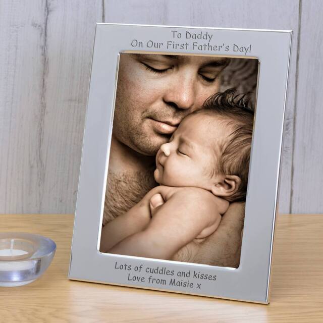 Uniqueful Men's Personalised Daddy First Father's Day Silver Plated 6x4 Frame - image 1