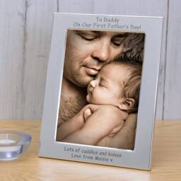 Uniqueful Men's Personalised Daddy First Father's Day Silver Plated 6x4 Frame