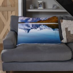 Benjamin Tate Design Panoramic view of the Mt. Schreckhorn & Wetterhorn Designer Blanket in Natural - Size: 120 cm x 150 cm - thumbnail 2