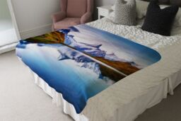 Benjamin Tate Design Panoramic view of the Mt. Schreckhorn & Wetterhorn Designer Blanket in Natural - Size: 120 cm x 150 cm - thumbnail 4