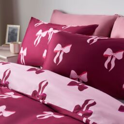 OHS Bows Microfibre Reversible Bedding Set Duvet Cover with Pillowcase in Burgundy - Size: Single - thumbnail 3