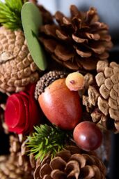 Dibor Traditional Woodland Treasures Front Door Autumn Winter Wreath 26cm in Brown - thumbnail 3