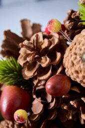 Dibor Traditional Woodland Treasures Front Door Autumn Winter Wreath 26cm in Brown - thumbnail 5