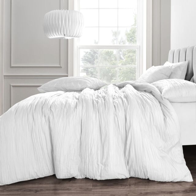 Velosso Pleated Bedding Set with Duvet Cover & Pillowcase in White - Size: King