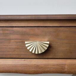 Melody Maison Metal Gold Scalloped Fan Drawer Handles - thumbnail 4