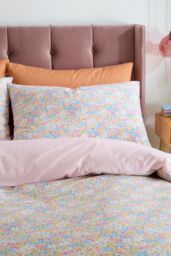 Catherine Lansfield 'Darcy Floral' Reversible Duvet Cover Set in Pink - Size: Super King - thumbnail 3