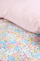 Catherine Lansfield 'Darcy Floral' Reversible Duvet Cover Set in Pink - Size: Super King - thumbnail 4
