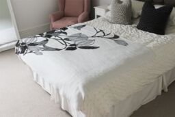 Benjamin Tate Design Black & White Flower Illustration Blanket in Natural - Size: 120 cm x 150 cm - thumbnail 3