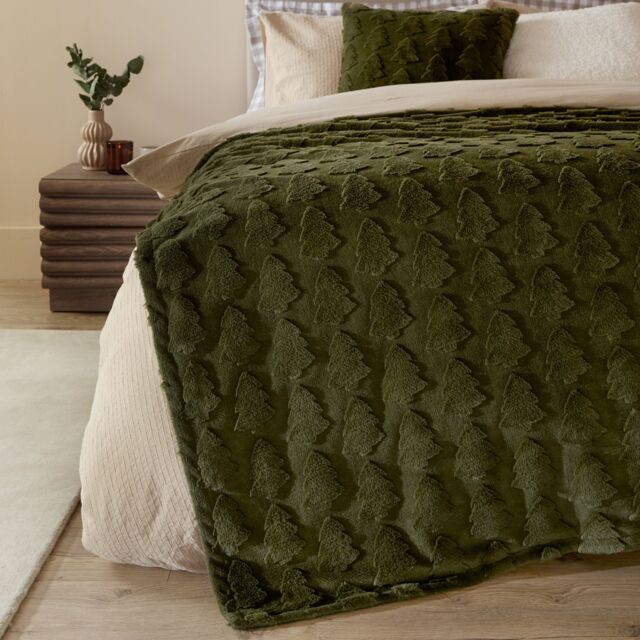 Furn Pines Faux Fur Throw in Green - Size: 150 cm × 200 cm - image 1