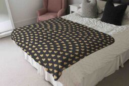 Benjamin Tate Design Geometric Glitter Love Hearts Blanket in Natural - Size: 120 cm x 150 cm - thumbnail 3