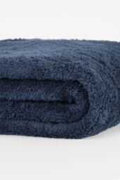 OHS Large Teddy Fleece Throw Blanket in Navy - Size: 200 cm x 240 cm - thumbnail 2