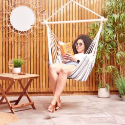 VonHaus Outdoor Garden Hanging Chair with Attachments in Mid Navy - thumbnail 2