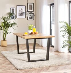 FurnitureboxUK Cotswold Rectangular 6-Seater Oak Coloured Wooden Dining Table With Black Wooden Legs in Light Oak
