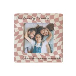 Personalised Memento Company Women's Personalised Pink Checkerboard Ceramic 4x4 Frame in Beige