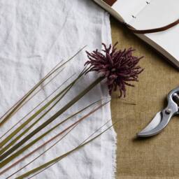 Lemon Pavilion Furniture and Decor Aster Spider Chrysanthemum Stem - Plastic - H80 cm - Burgundy - thumbnail 2