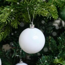 Melody Maison Set Of 10 Mixed Glitter White & Silver Baubles - 6cm - thumbnail 6