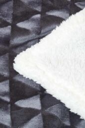 Homescapes Geometric Triangle Velvet Throw in Dark Grey - Size: 130 cm x 160 cm - thumbnail 5