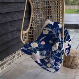 Benjamin Tate Design Tropical White & Pink Flowers Blanket in Natural - Size: 120 cm x 150 cm - thumbnail 4