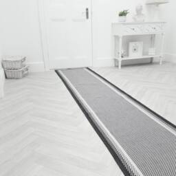 runrug Carpet Runner Rug - Indoor/Outdoor, Reversible, 2mm - 'Geo' in Black - Size: 60 cm x 390 cm - thumbnail 3