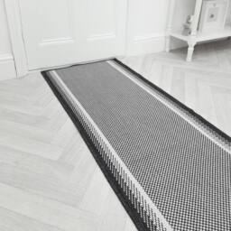 runrug Carpet Runner Rug - Indoor/Outdoor, Reversible, 2mm - 'Geo' in Black - Size: 60 cm x 390 cm