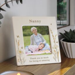 Personalised Memento Company Women's Personalised Bees & Daisy Ceramic 4x4 Frame in Beige - thumbnail 3