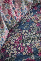 Dreams & Drapes 'Bessie' Ditsy Floral Reversible Duvet Cover Set in Navy - Size: Super King - thumbnail 3