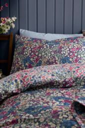Dreams & Drapes 'Bessie' Ditsy Floral Reversible Duvet Cover Set in Navy - Size: Super King - thumbnail 2
