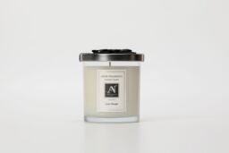 Aroma Naturals Minimalist Luxe Lune Rouge 1-Wick Scented Candle in White - Size: Medium - thumbnail 1