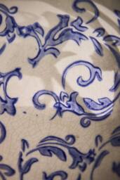 Dibor Set of 2 Vintage Luxury Solene Blue Botanical Flower Urn Vase in Cream - Size: Large - thumbnail 2
