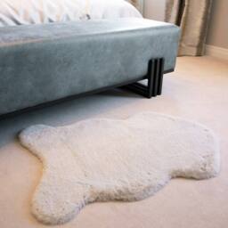 Voltico Super Soft Faux Fur Rug - Luxury Accent Rug for Bedroom & Lounge in Cream - Size: 100 cm x 110 cm - thumbnail 2