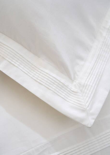 Truly Set of 2 White Micro Pleat Cotton Oxford Pillowcases - Size: Standard Pillow Case - image 1