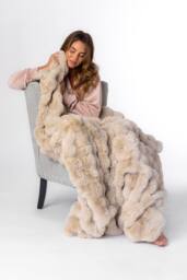 Heat Holders Faux Fur Blanket Extra Soft Cosy Thermal Large Blanket 140x160cm in Beige - Size: 140x160 cm - thumbnail 3
