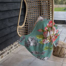 Benjamin Tate Design Bright Flower On Green Blanket in Natural - Size: 120 cm x 150 cm - thumbnail 4