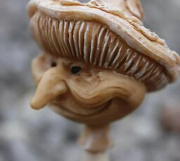 Marco Paul Pack of 3 Novelty Resin Miniature Mushroom Garden Ornaments - thumbnail 3