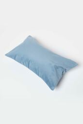 Homescapes Luxury Soft Velvet Cushion in Blue - Size: 30 cm x 50 cm - thumbnail 5