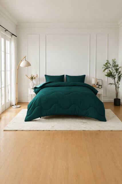 Dyzi 10.5 Tog Supersoft Microfibre Duvet - Coverless or Covered Set in Green - Size: Single - image 1