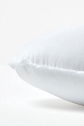 Homescapes Super Microfibre Heart Shaped Cushion Pad - Cushion Filler & Inserts in White - Size: 30 cm x 30 cm - thumbnail 3
