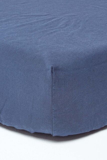 Homescapes Luxury Soft Plain Linen Deep Fitted Sheet 18 inch Deep in Navy - Size: Single Fitted - image 1