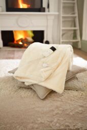 The Lyndon Company Sandringham Faux Fur Heated Throw 130x170cm - Luxurious Electric Ultra-Soft Blanket - 10 Temperature - Deyongs 1846 - thumbnail 2