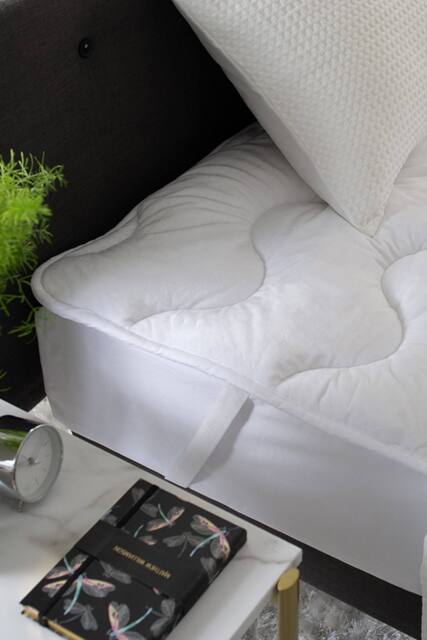 The Lyndon Company Velvet Touch Mattress Enhancer - Deyongs 1846 in White - Size: Double
