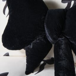 OHS Bow Shaped Velvet Scatter Cushion Xmas Decorative Plush Pillow in Black - thumbnail 2