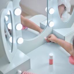 Teamson Kids Heart Kids Vanity Table with LED, Mirror, Stool & Drawers in Light Blue - thumbnail 6