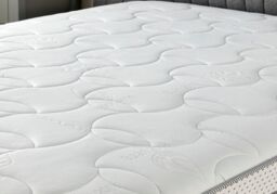 Somnior 28CM Deep Medium Firm Memory Foam Pocket Sprung Mattress, 7 Zone Comfort & Support Alovera Mattress in White - Size: Double - thumbnail 3