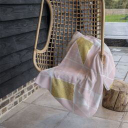Benjamin Tate Design Pink & Gold Geometric Blanket in Natural - Size: 120 cm x 150 cm - thumbnail 4