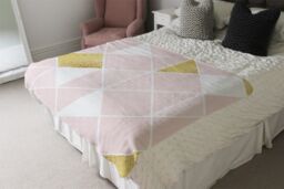 Benjamin Tate Design Pink & Gold Geometric Blanket in Natural - Size: 120 cm x 150 cm - thumbnail 3