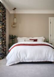 CHRISTY Scallop Edge Cotton Sateen Oxford Pillowcases in Red - thumbnail 4
